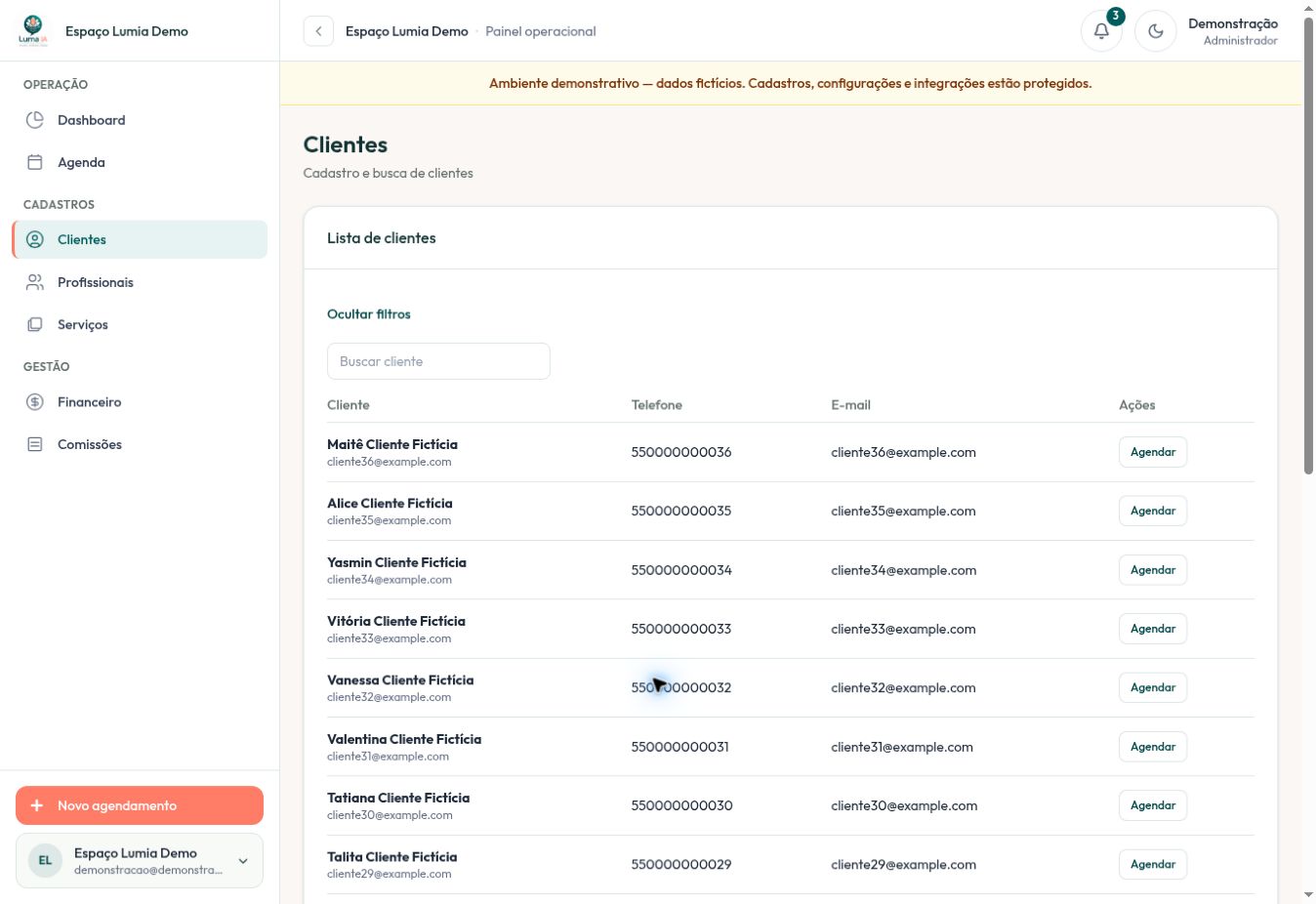 Lista de clientes fictícios no Lumia Flow